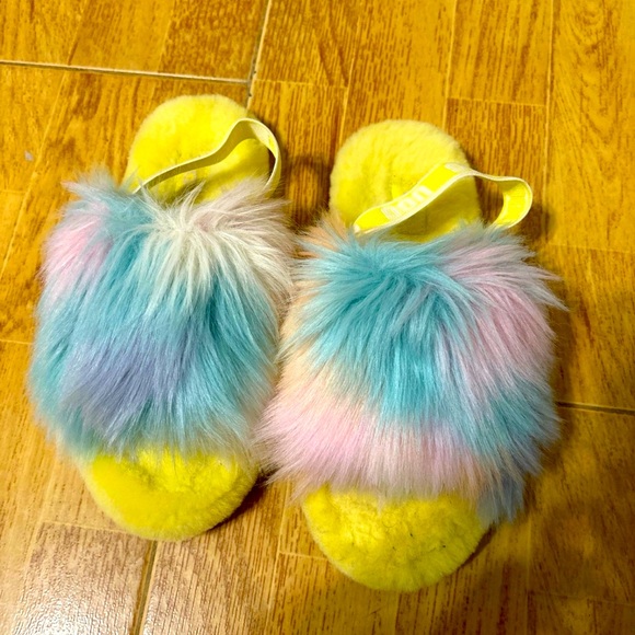 UGG slippers - Picture 1 of 3